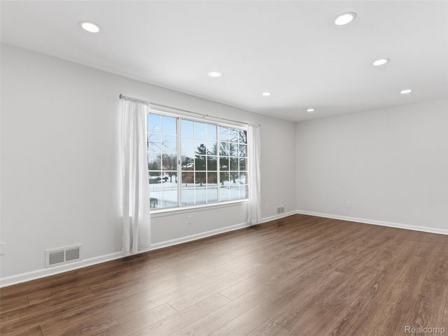 607 E Fox Hills E Drive, Bloomfield Hills, MI 48304