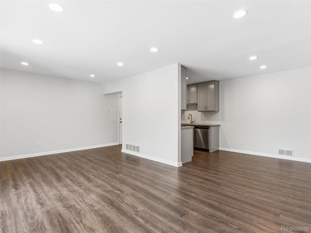 607 E Fox Hills E Drive, Bloomfield Hills, MI 48304