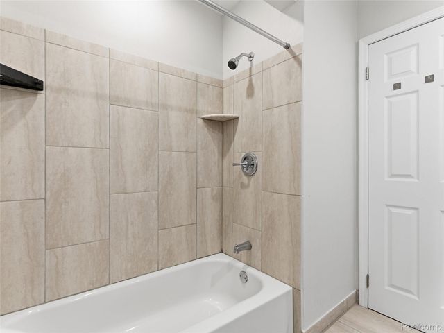 607 E Fox Hills E Drive, Bloomfield Hills, MI 48304