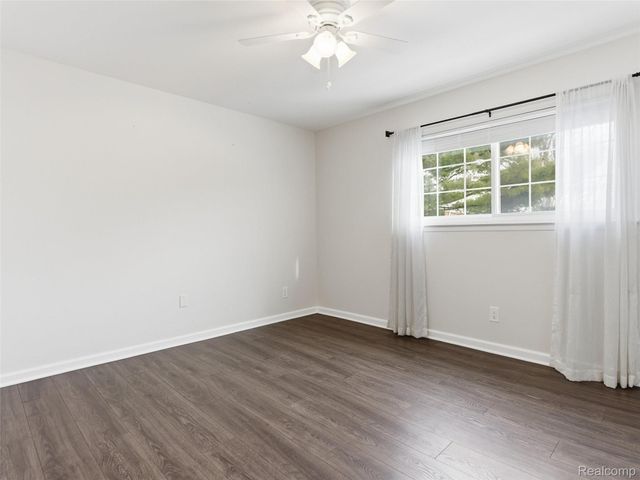 607 E Fox Hills E Drive, Bloomfield Hills, MI 48304