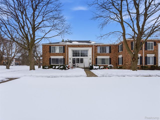 607 E Fox Hills E Drive, Bloomfield Hills, MI 48304