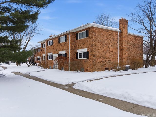 607 E Fox Hills E Drive, Bloomfield Hills, MI 48304