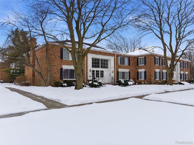 607 E Fox Hills E Drive, Bloomfield Hills, MI 48304