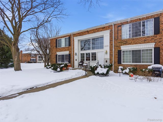 607 E Fox Hills E Drive, Bloomfield Hills, MI 48304