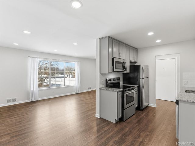 607 E Fox Hills E Drive, Bloomfield Hills, MI 48304