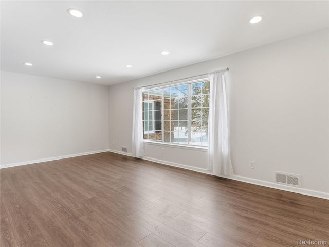 607 E Fox Hills E Drive, Bloomfield Hills, MI 48304