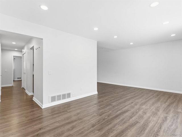 607 E Fox Hills E Drive, Bloomfield Hills, MI 48304