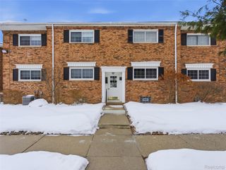 607 E Fox Hills E Drive, Bloomfield Hills, MI 48304