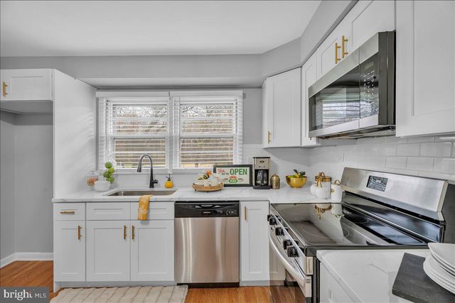 180 CHERRY TREE LN, Cherry Hill, NJ 08002