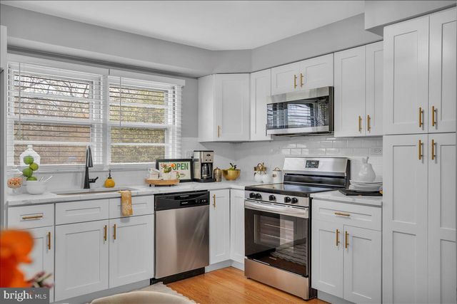 180 CHERRY TREE LN, Cherry Hill, NJ 08002