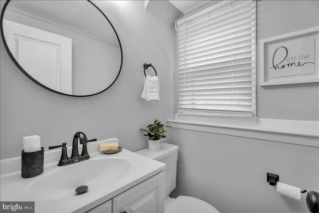 180 CHERRY TREE LN, Cherry Hill, NJ 08002
