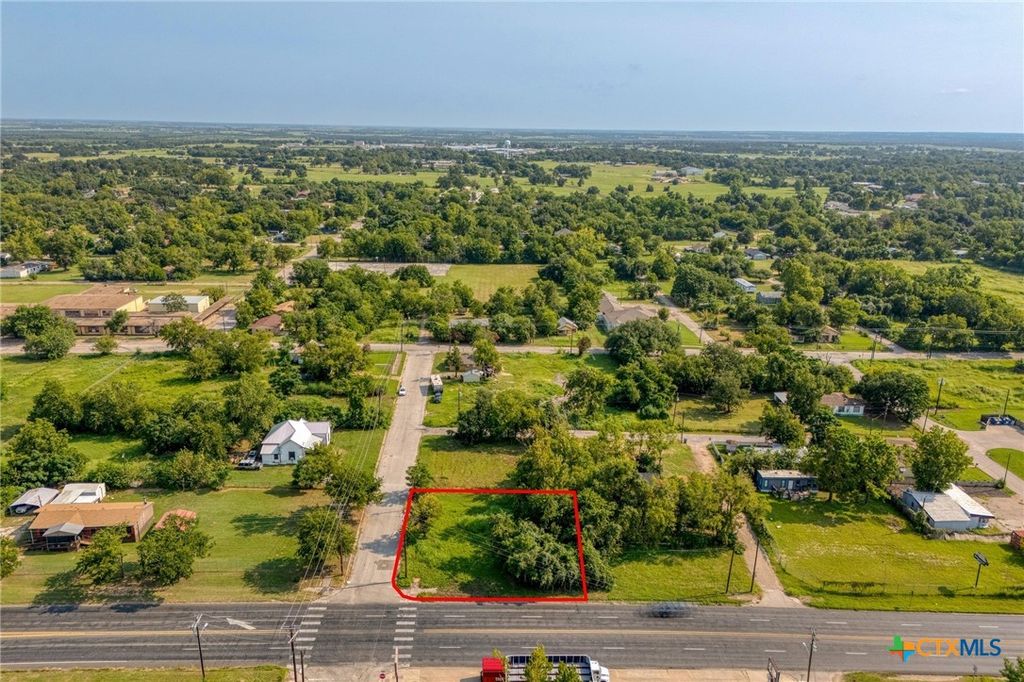 401 N Bowie Avenue, Cameron, TX 76520