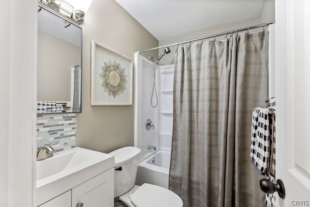 9418 Birch Tree Road, Cicero, NY 13029