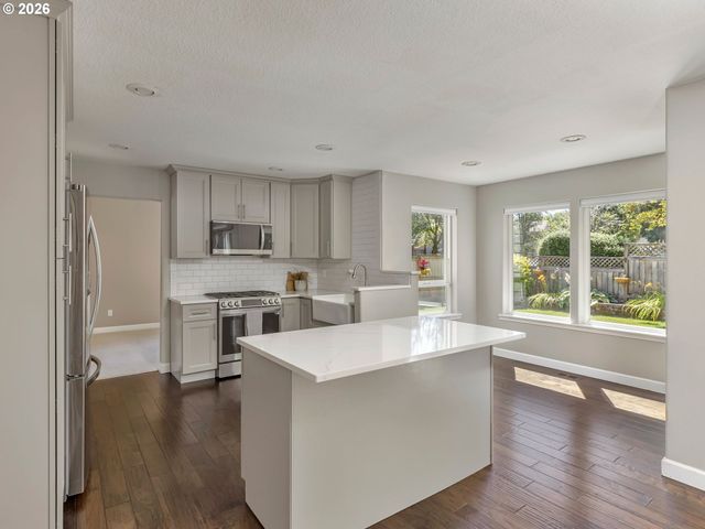 7610 Sw GEARHART Dr, Beaverton, OR 97007