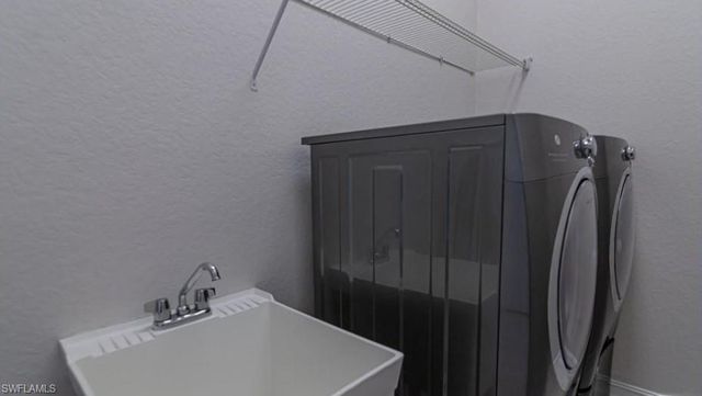 538 Eastwood DR, Naples, FL 34110