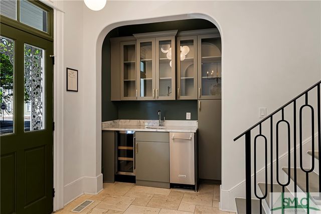 52-56 E Broad Street, Savannah, GA 31401