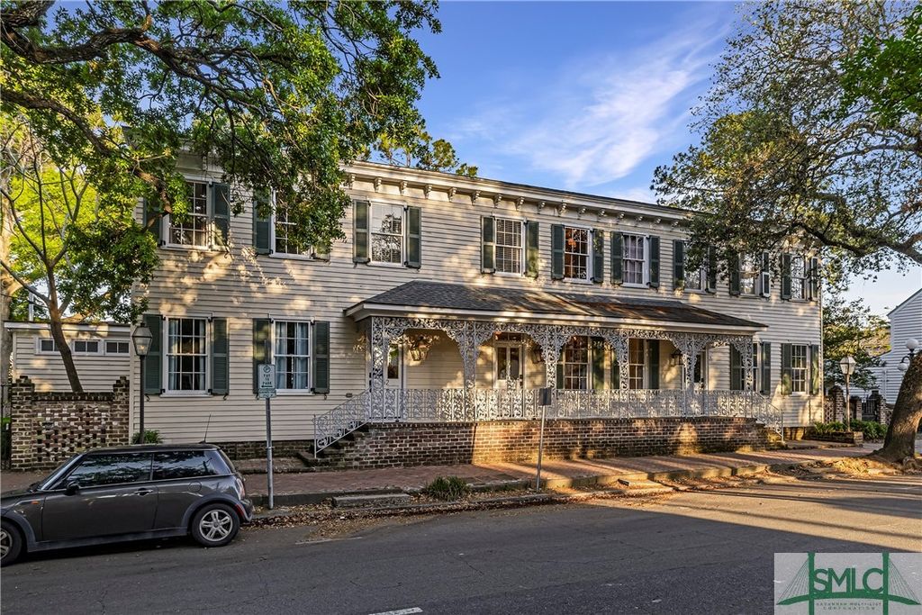 52-56 E Broad Street, Savannah, GA 31401