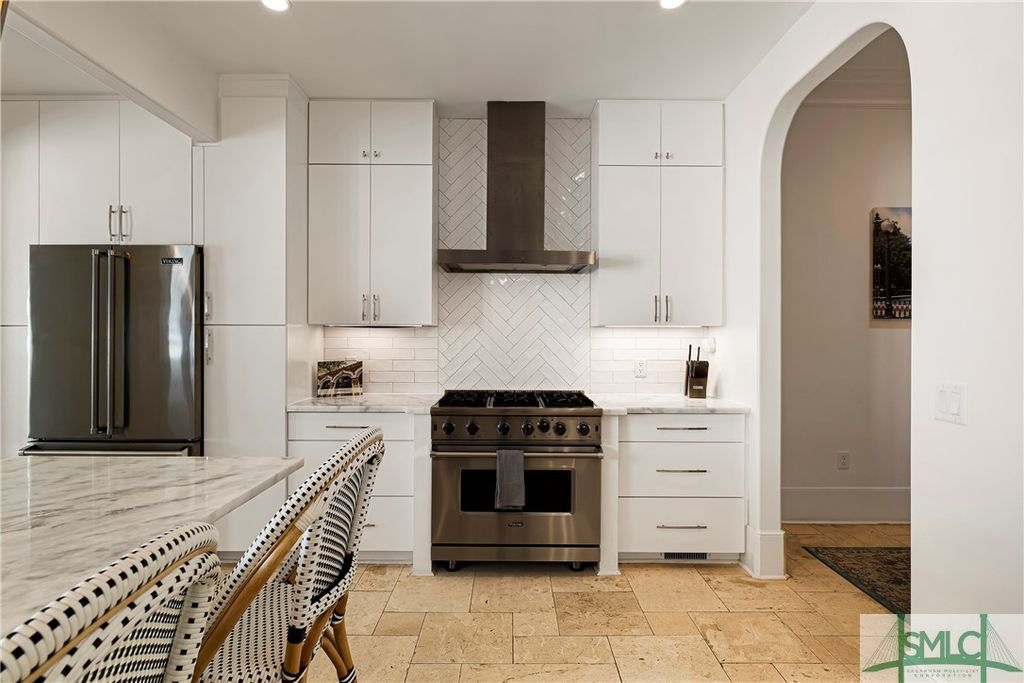 Image 16 of property listing at 52-56 E Broad Street, Savannah, GA 31401