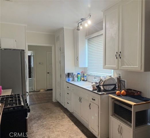 7323 Amestoy Avenue, Van Nuys (los Angeles), CA 91406