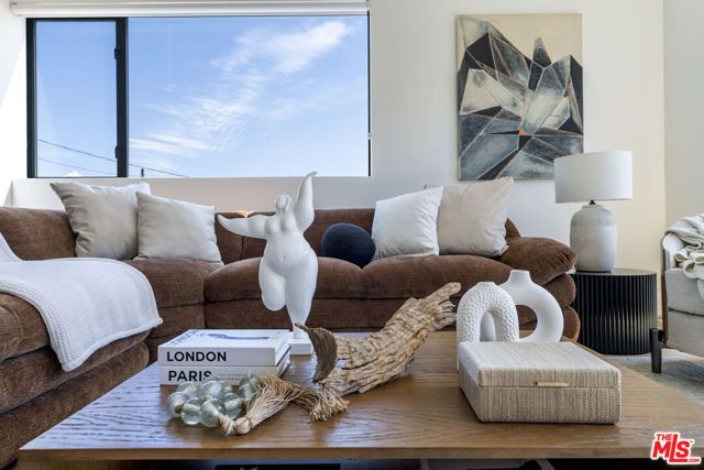 3223 Rowena Avenue, Los Angeles, CA 90027