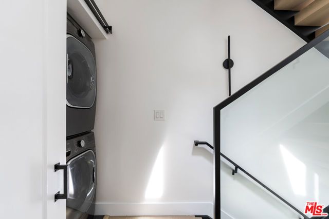 3223 Rowena Avenue, Los Angeles, CA 90027