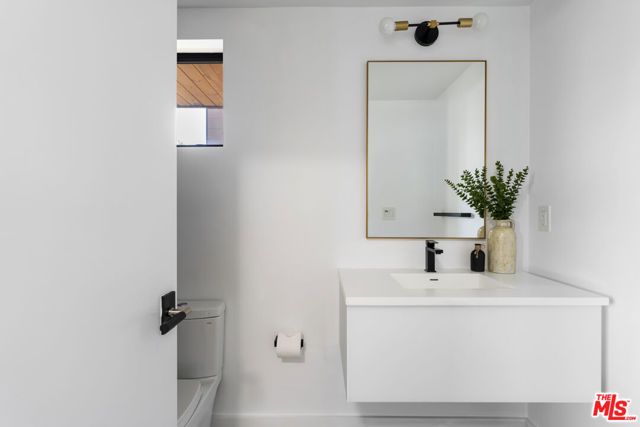 3223 Rowena Avenue, Los Angeles, CA 90027