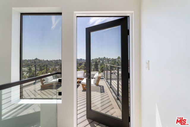 3223 Rowena Avenue, Los Angeles, CA 90027