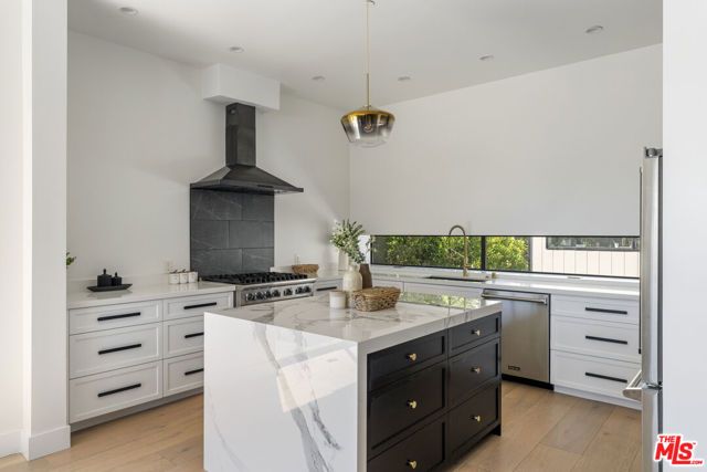 3223 Rowena Avenue, Los Angeles, CA 90027