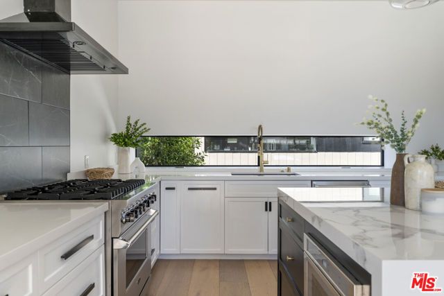 3223 Rowena Avenue, Los Angeles, CA 90027