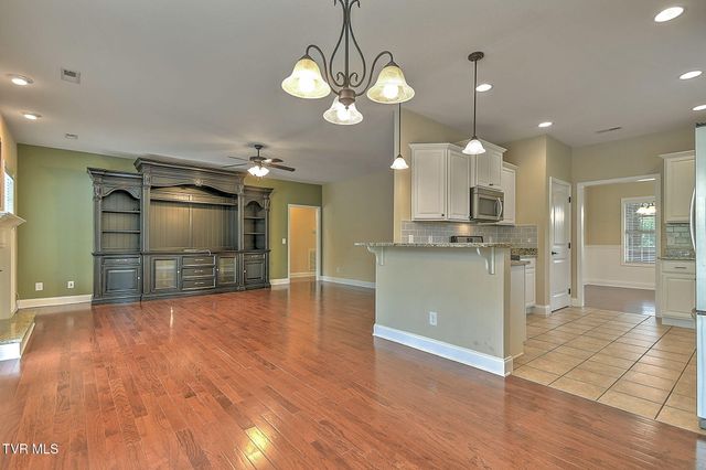 204 West Hawthorne Court, Greeneville, TN 37745