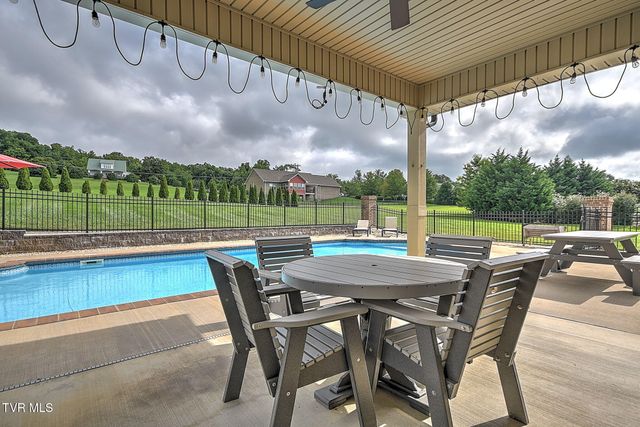 204 West Hawthorne Court, Greeneville, TN 37745