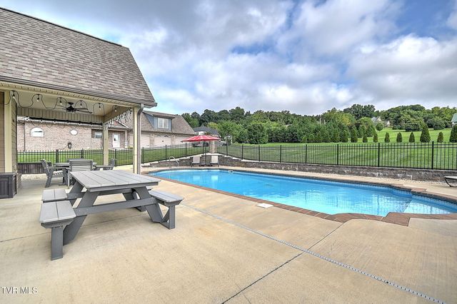 204 West Hawthorne Court, Greeneville, TN 37745