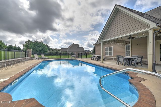 204 West Hawthorne Court, Greeneville, TN 37745