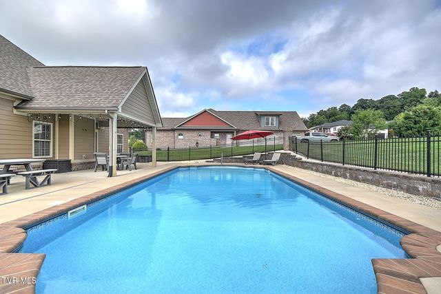 204 West Hawthorne Court, Greeneville, TN 37745