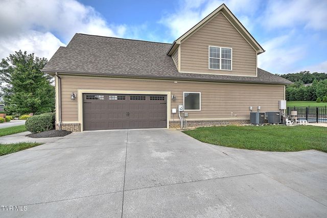204 West Hawthorne Court, Greeneville, TN 37745