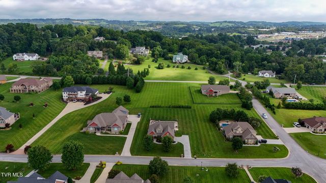 204 West Hawthorne Court, Greeneville, TN 37745