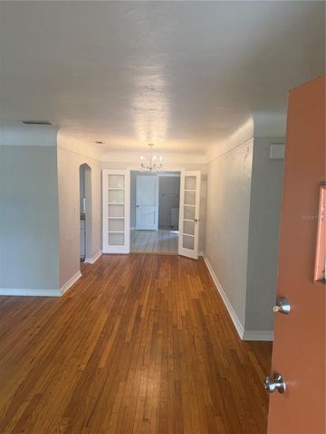 215 24TH AVENUE N, St Petersburg, FL 33704