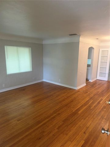 215 24TH AVENUE N, St Petersburg, FL 33704