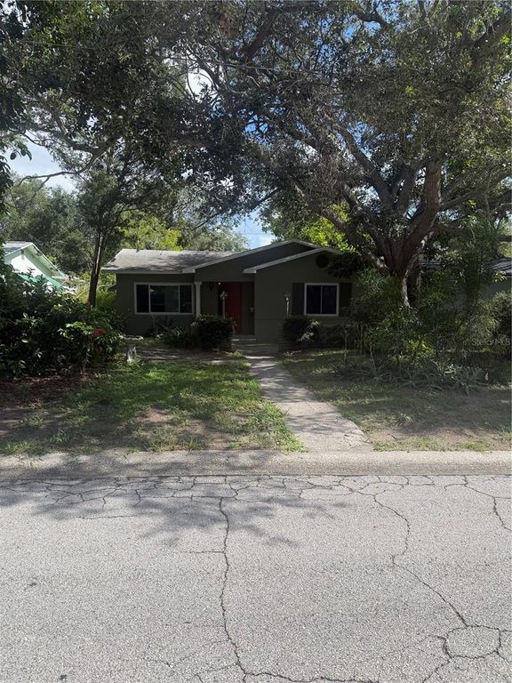 215 24TH AVENUE N, St Petersburg, FL 33704