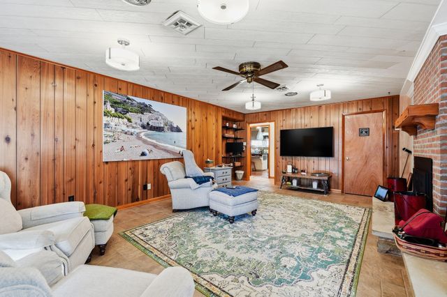 70 Pineview Drive, Huntington, WV 25705