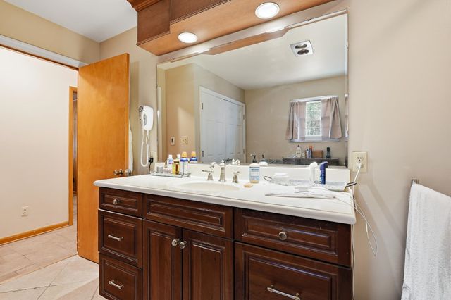 70 Pineview Drive, Huntington, WV 25705