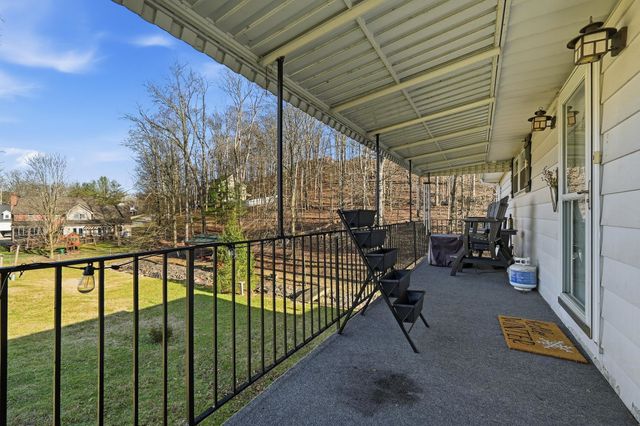 70 Pineview Drive, Huntington, WV 25705