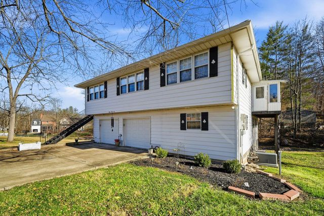 70 Pineview Drive, Huntington, WV 25705