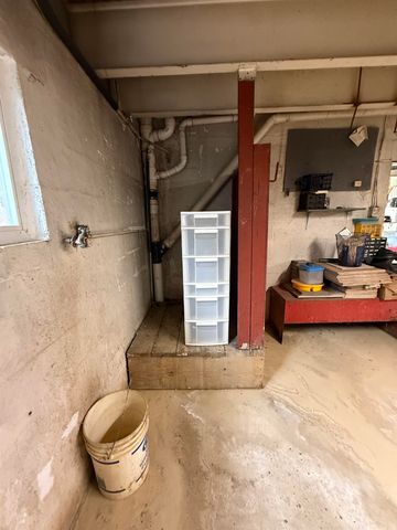 70 Pineview Drive, Huntington, WV 25705