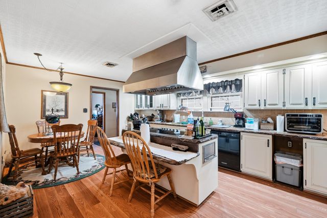 70 Pineview Drive, Huntington, WV 25705