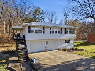 70 Pineview Drive, Huntington, WV 25705
