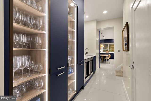 2137 R ST NW, Washington, DC 20008