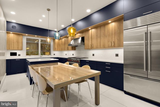 2137 R ST NW, Washington, DC 20008