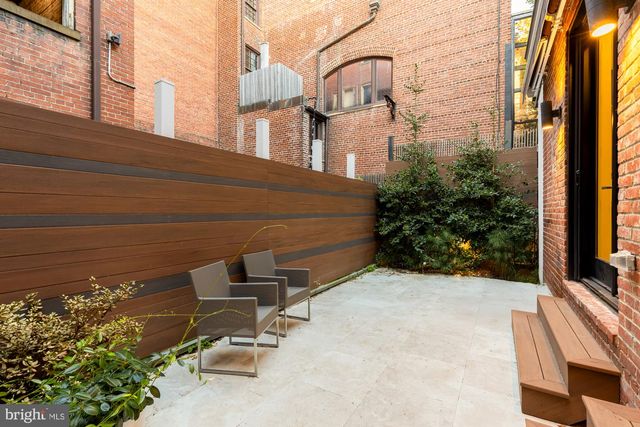 2137 R ST NW, Washington, DC 20008