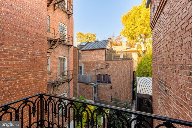 2137 R ST NW, Washington, DC 20008